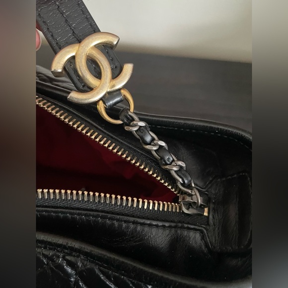 Chanel Gabrielle Hobo Quilted Aged Calfskin in Medium - Picture 12 of 16